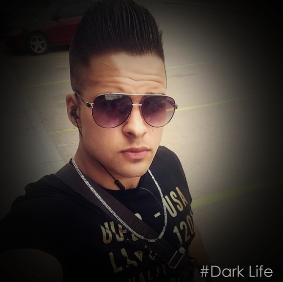 Meet your Posher, Colin - Picture 1 of 1